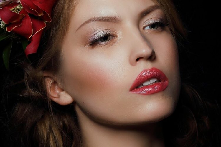 5 sposobów na świeży i naturalny makijaż w wakacje